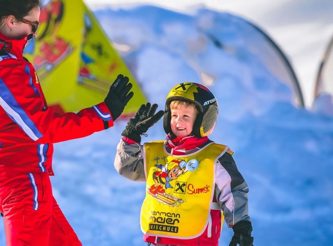 Spaß beim Skifahren lernen im Skikurs in Flachau, Österreich