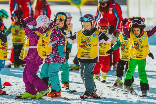 Bambini Skikurs auf der Übungspiste