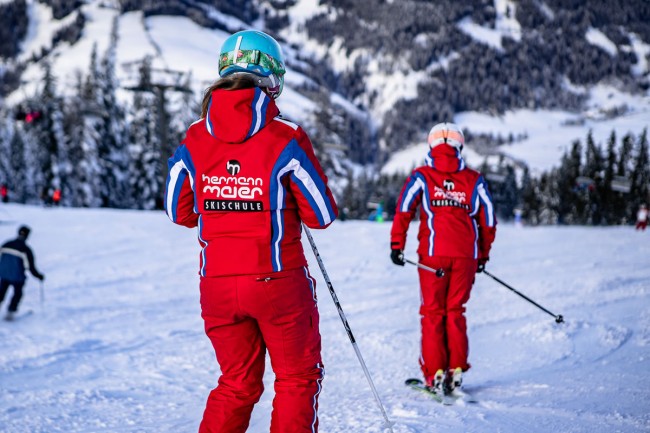 Professionelle Skilehrer am Berg